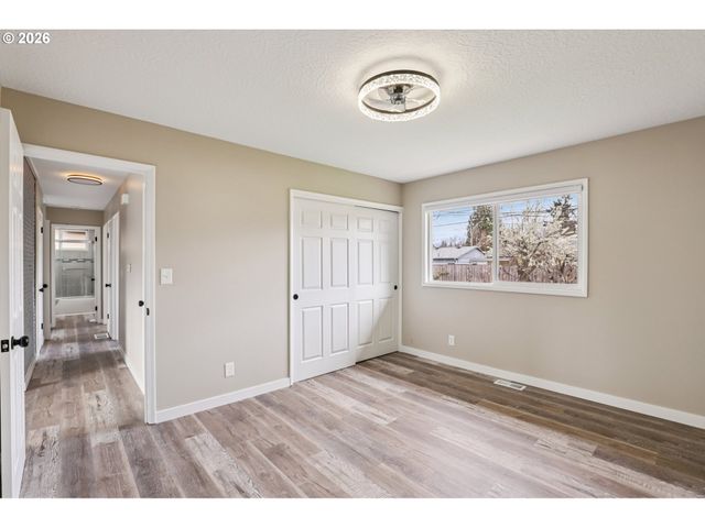 18021 Se MILL Ct, Portland, OR 97233