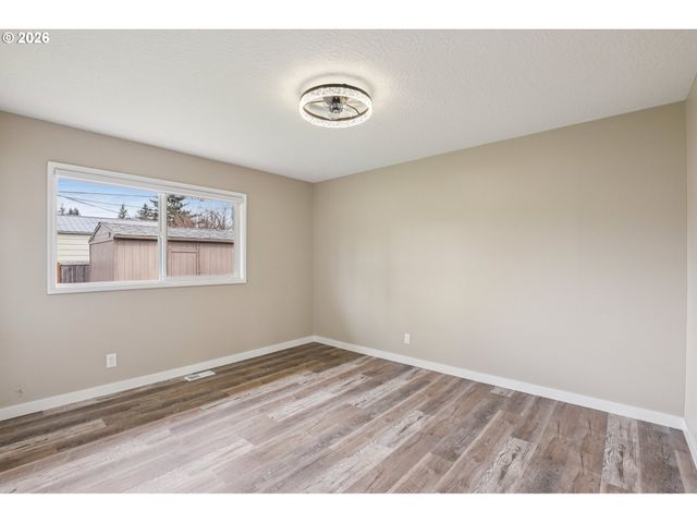 18021 Se MILL Ct, Portland, OR 97233