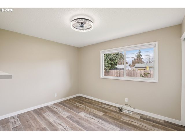 18021 Se MILL Ct, Portland, OR 97233