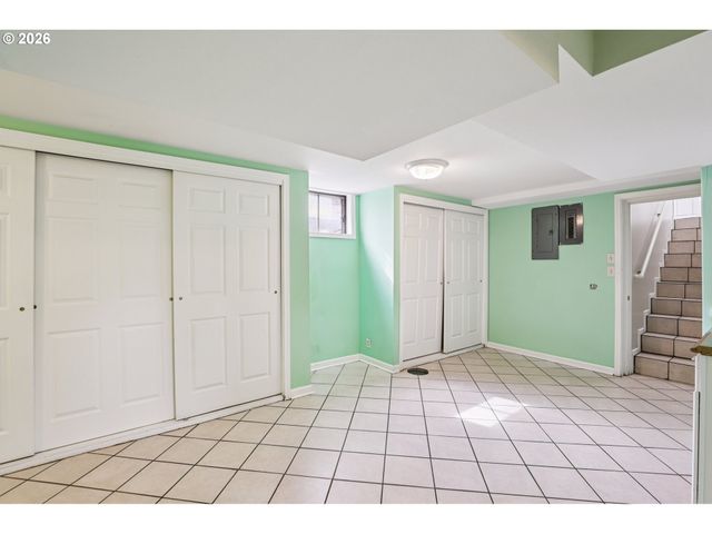 18021 Se MILL Ct, Portland, OR 97233