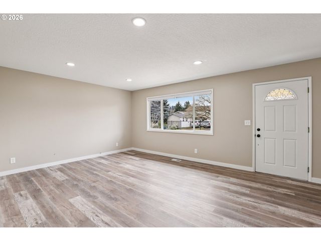 18021 Se MILL Ct, Portland, OR 97233