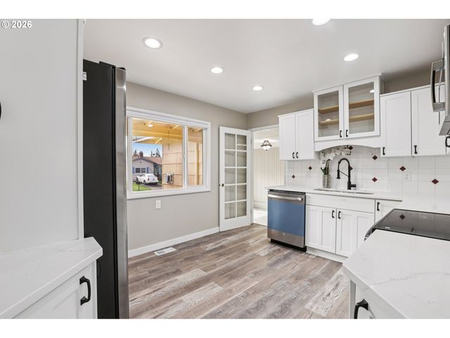 18021 Se MILL Ct, Portland, OR 97233