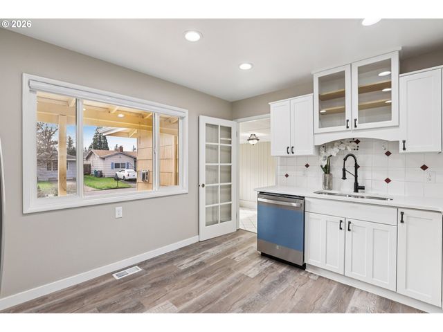 18021 Se MILL Ct, Portland, OR 97233