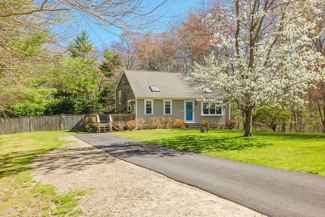 145 Shag Bark Rd, Taunton, MA 02780