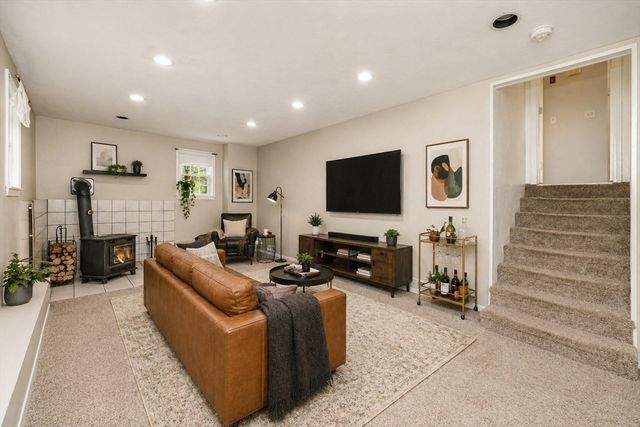 145 Shag Bark Rd, Taunton, MA 02780