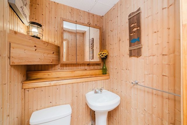 145 Shag Bark Rd, Taunton, MA 02780
