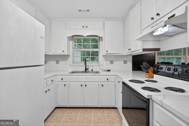 8 Taylor Road, Helen, GA 30545