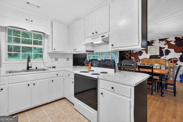 8 Taylor Road, Helen, GA 30545