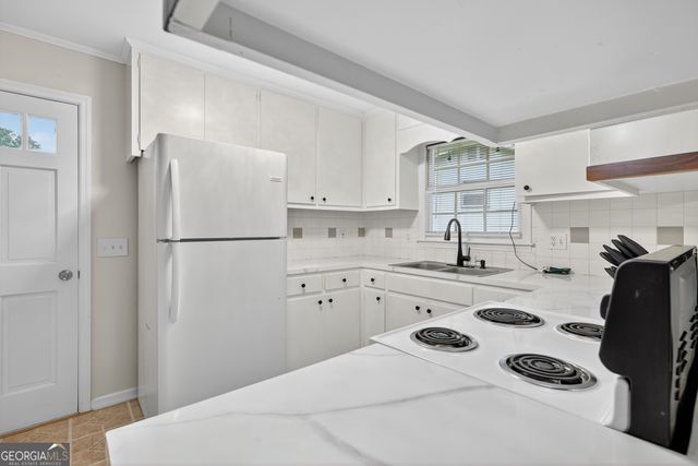 8 Taylor Road, Helen, GA 30545