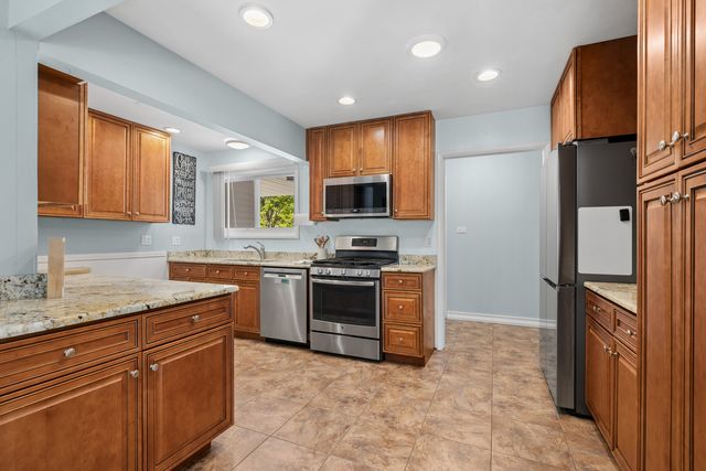 385 Lafayette Lane, Hoffman Estates, IL 60169