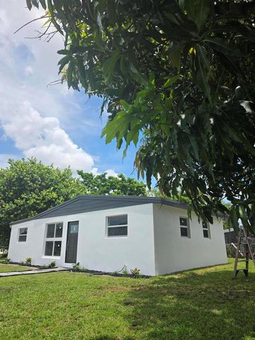 4181 WINCHESTER Lane, West Palm Beach, FL 33406