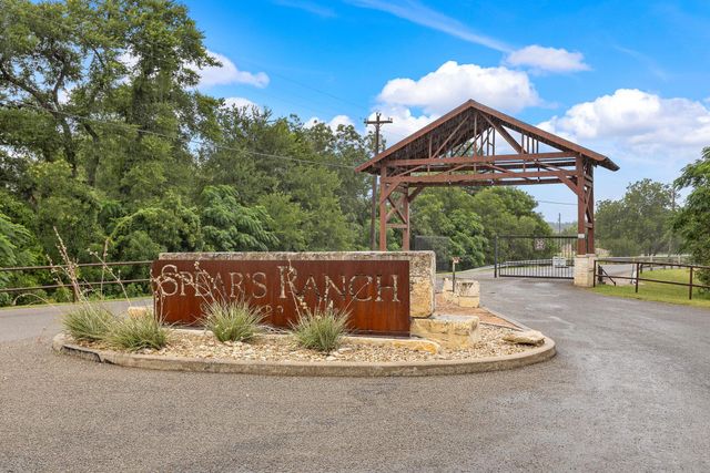 200 Spears Ranch RD, Jarrell, TX 76537