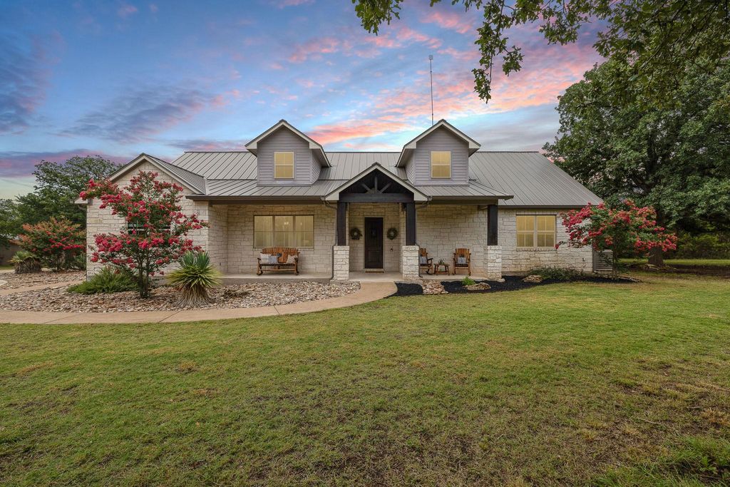 200 Spears Ranch RD, Jarrell, TX 76537