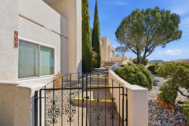 900 Piedra Larga Place NE, Albuquerque, NM 87123