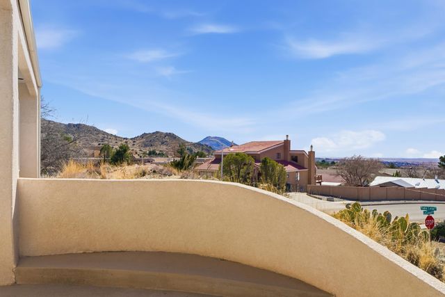900 Piedra Larga Place NE, Albuquerque, NM 87123