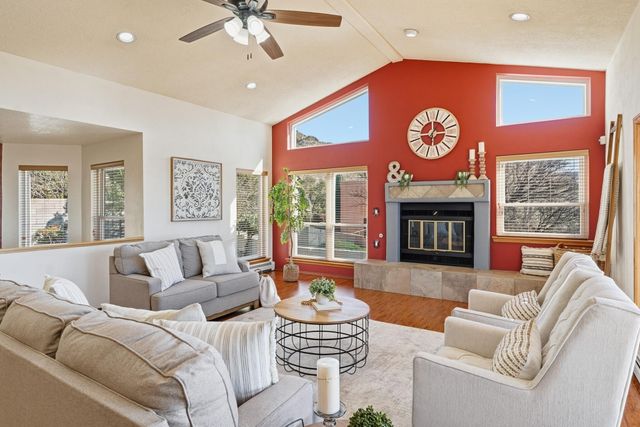 900 Piedra Larga Place NE, Albuquerque, NM 87123