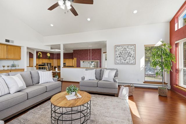 900 Piedra Larga Place NE, Albuquerque, NM 87123