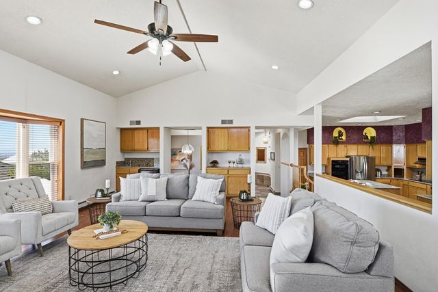 900 Piedra Larga Place NE, Albuquerque, NM 87123