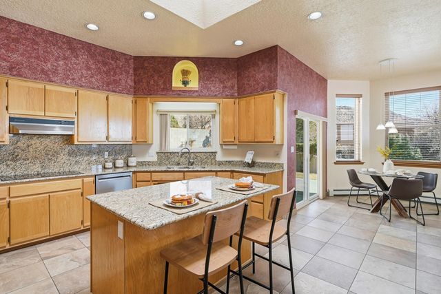 900 Piedra Larga Place NE, Albuquerque, NM 87123