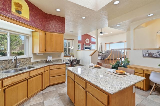 900 Piedra Larga Place NE, Albuquerque, NM 87123