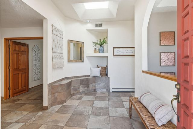 900 Piedra Larga Place NE, Albuquerque, NM 87123