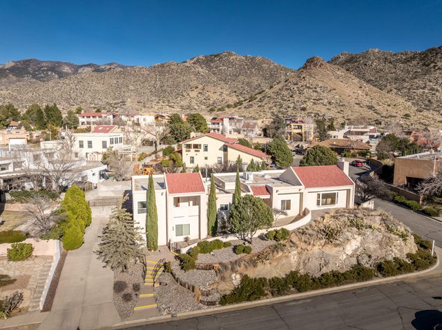 900 Piedra Larga Place NE, Albuquerque, NM 87123