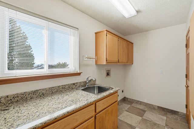 900 Piedra Larga Place NE, Albuquerque, NM 87123