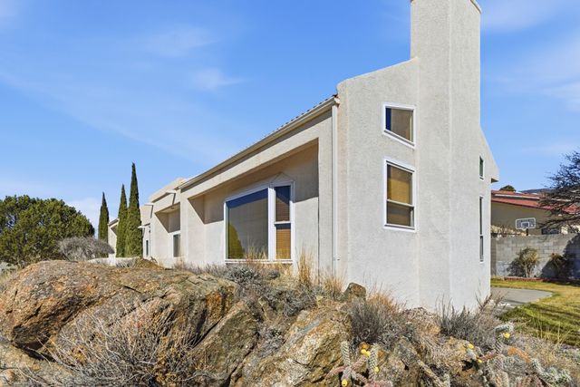 900 Piedra Larga Place NE, Albuquerque, NM 87123