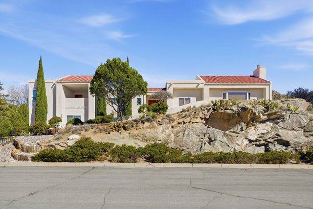900 Piedra Larga Place NE, Albuquerque, NM 87123