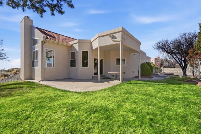 900 Piedra Larga Place NE, Albuquerque, NM 87123
