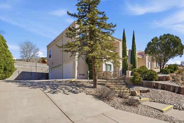 900 Piedra Larga Place NE, Albuquerque, NM 87123