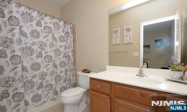 5 Holly Lane, Garfield, NJ 07026