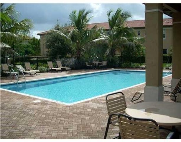 6903 Julia Gardens Drive, Coconut Creek, FL 33073