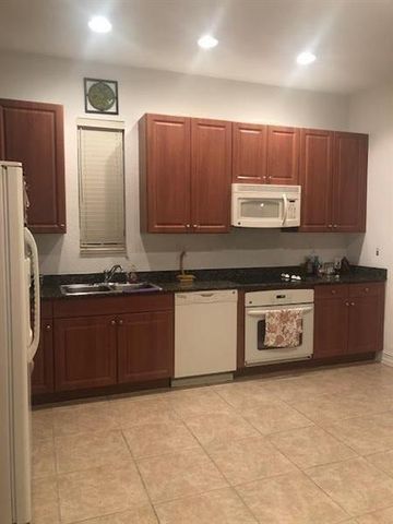 6903 Julia Gardens Drive, Coconut Creek, FL 33073