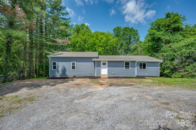323 Stepp Avenue, Hendersonville, NC 28739