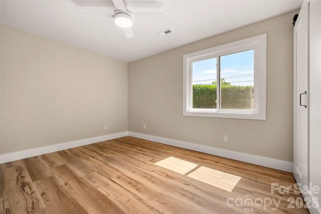 323 Stepp Avenue, Hendersonville, NC 28739