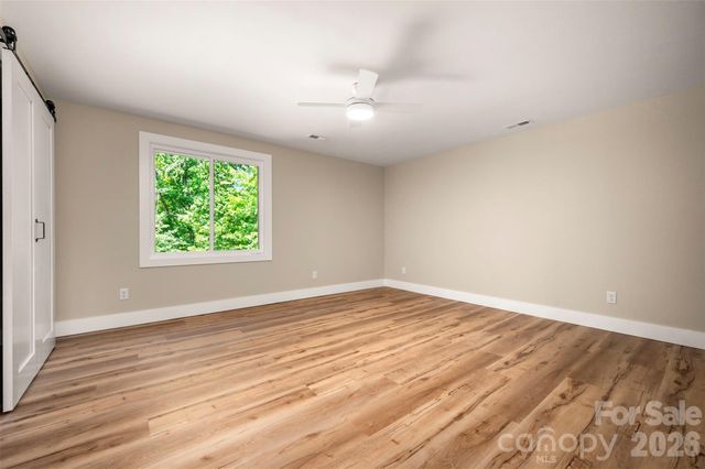 323 Stepp Avenue, Hendersonville, NC 28739