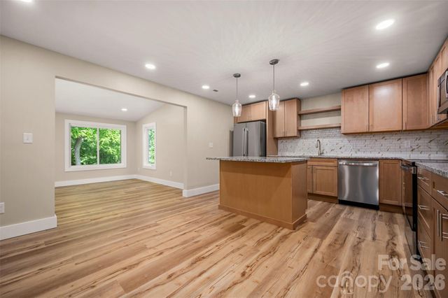 323 Stepp Avenue, Hendersonville, NC 28739