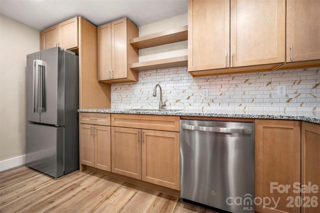323 Stepp Avenue, Hendersonville, NC 28739
