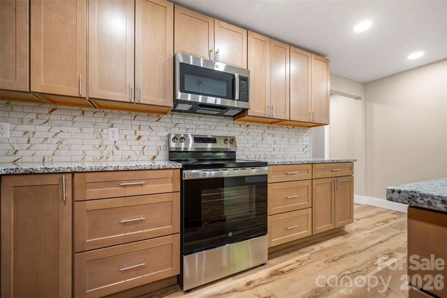 323 Stepp Avenue, Hendersonville, NC 28739