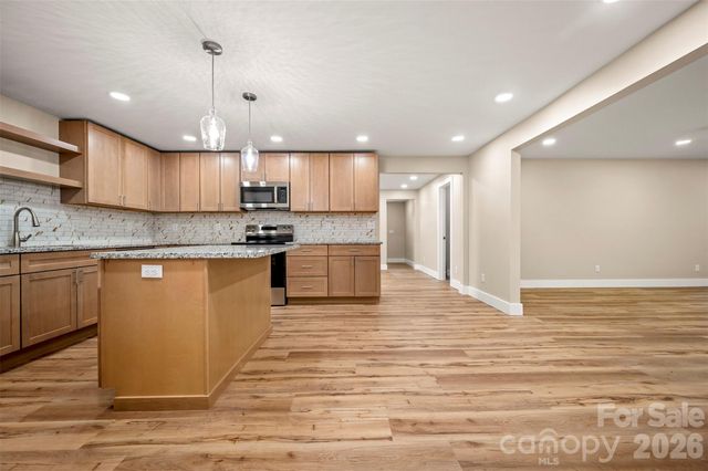 323 Stepp Avenue, Hendersonville, NC 28739
