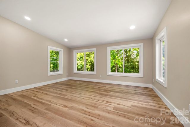 323 Stepp Avenue, Hendersonville, NC 28739