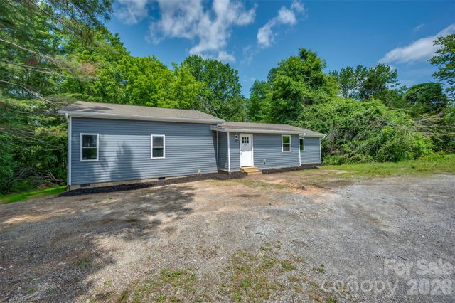 323 Stepp Avenue, Hendersonville, NC 28739