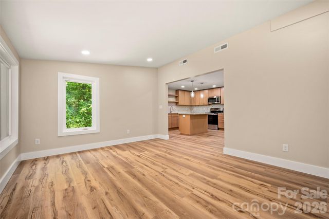 323 Stepp Avenue, Hendersonville, NC 28739