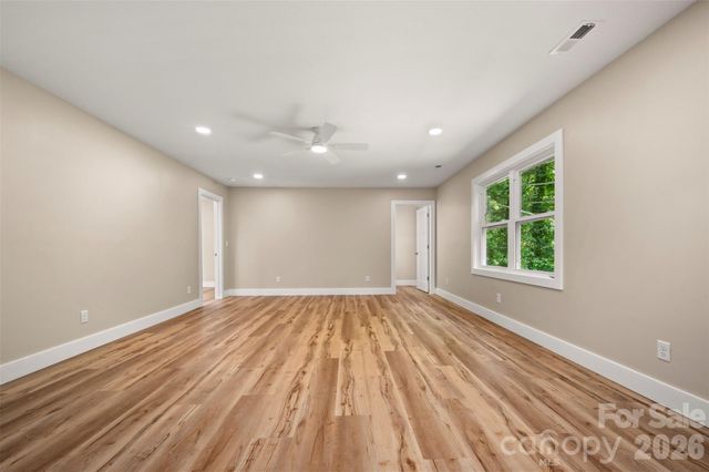 323 Stepp Avenue, Hendersonville, NC 28739