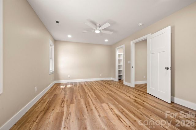 323 Stepp Avenue, Hendersonville, NC 28739