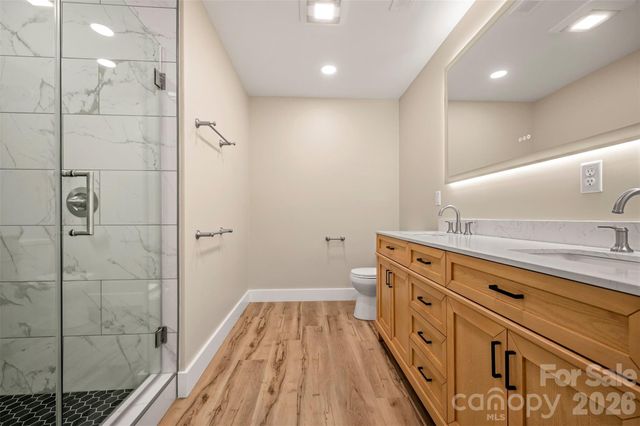 323 Stepp Avenue, Hendersonville, NC 28739
