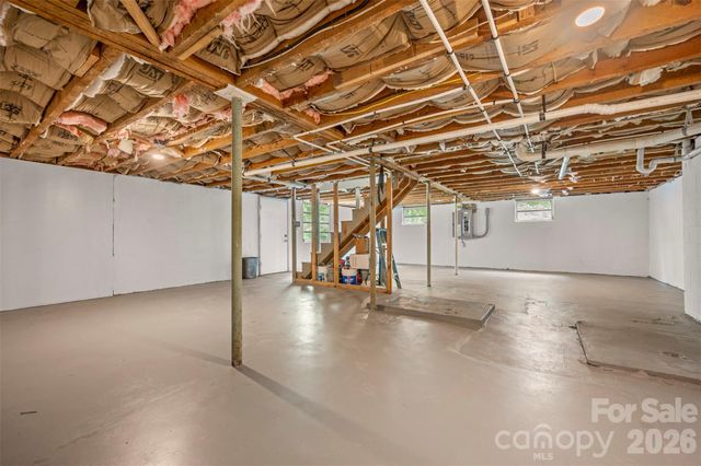 323 Stepp Avenue, Hendersonville, NC 28739