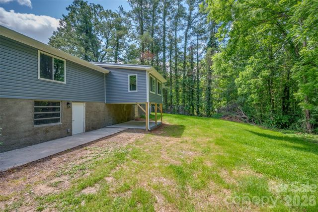 323 Stepp Avenue, Hendersonville, NC 28739