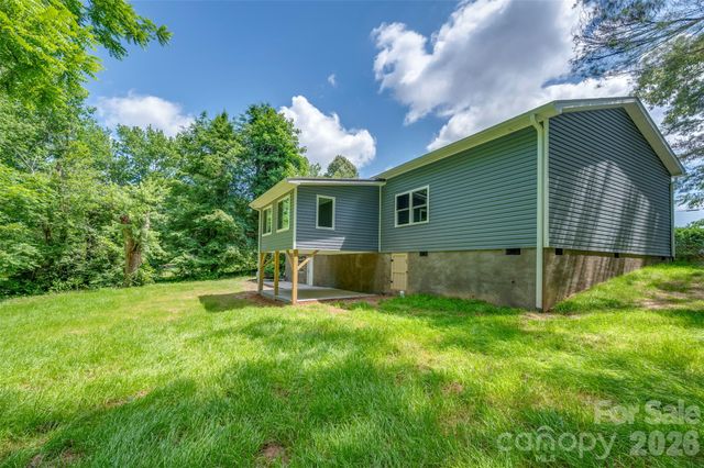 323 Stepp Avenue, Hendersonville, NC 28739